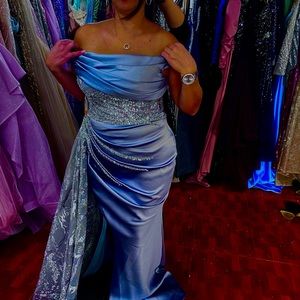 Beautiful dress never worn